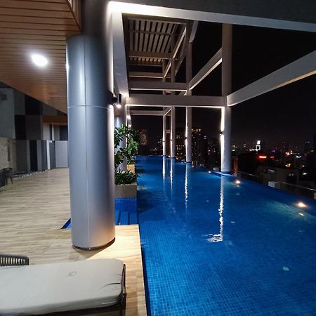 Lx 39A Balcony Klcc View 1 Bedroom Infinity Pool クアラルンプール エクステリア 写真