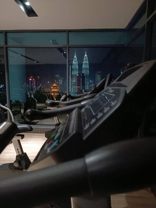 Lx 39A Balcony Klcc View 1 Bedroom Infinity Pool クアラルンプール エクステリア 写真