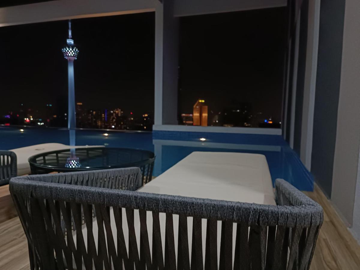 Lx 39A Balcony Klcc View 1 Bedroom Infinity Pool クアラルンプール エクステリア 写真