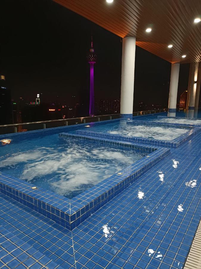 Lx 39A Balcony Klcc View 1 Bedroom Infinity Pool クアラルンプール エクステリア 写真