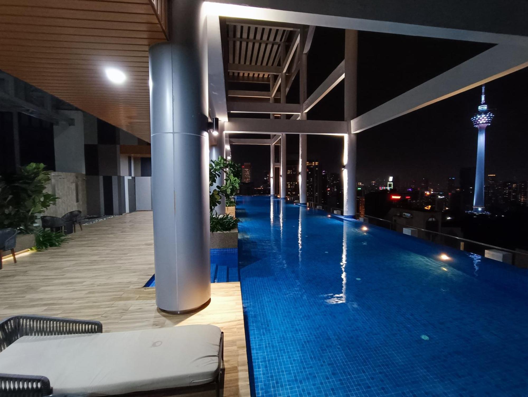 Lx 39A Balcony Klcc View 1 Bedroom Infinity Pool クアラルンプール エクステリア 写真