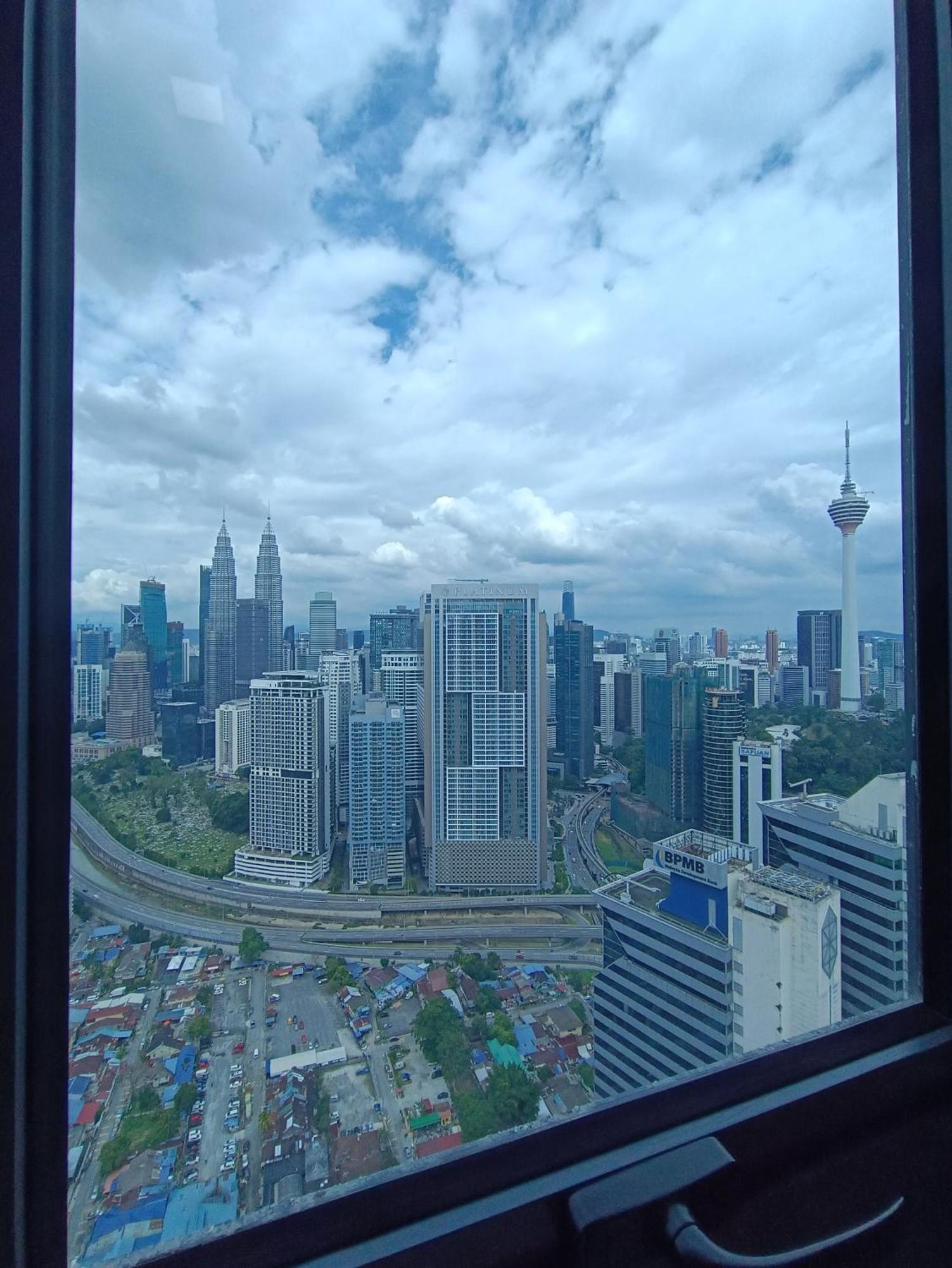 Lx 39A Balcony Klcc View 1 Bedroom Infinity Pool クアラルンプール エクステリア 写真